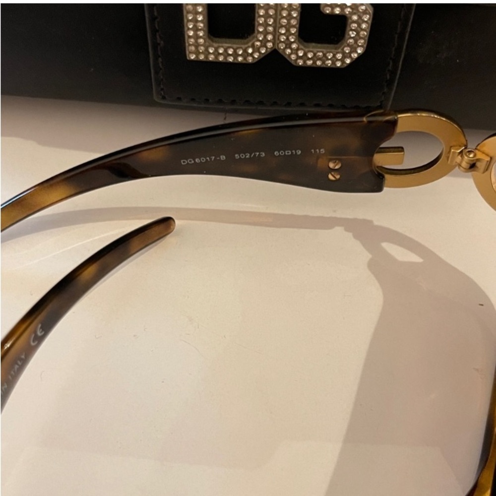 Authentic Dolce & Gabanna sunglasses, lightly used condition with no major flaws - Picture 3 of 5